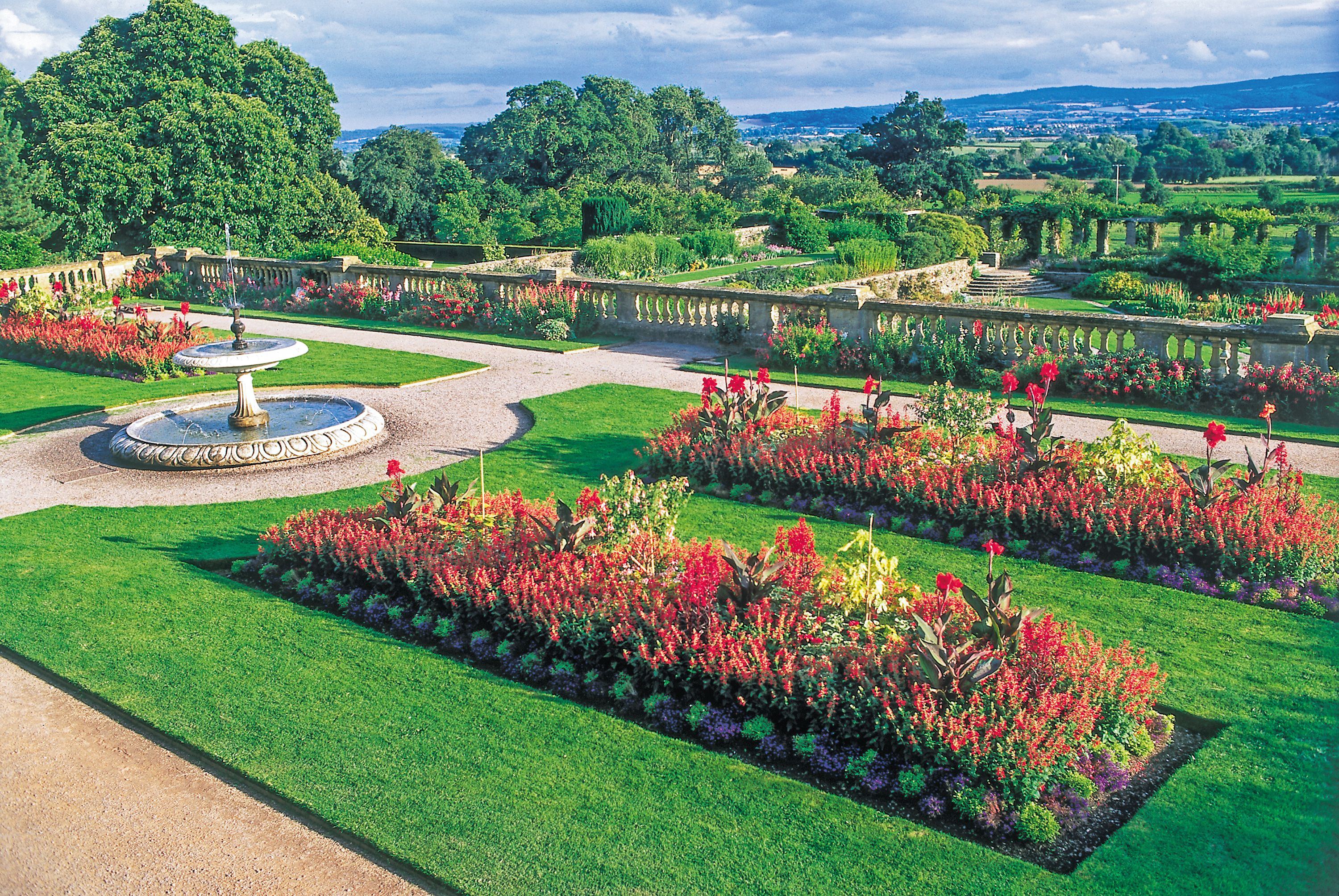 England: The RHS Chelsea Flower Show and Classic English Gardens