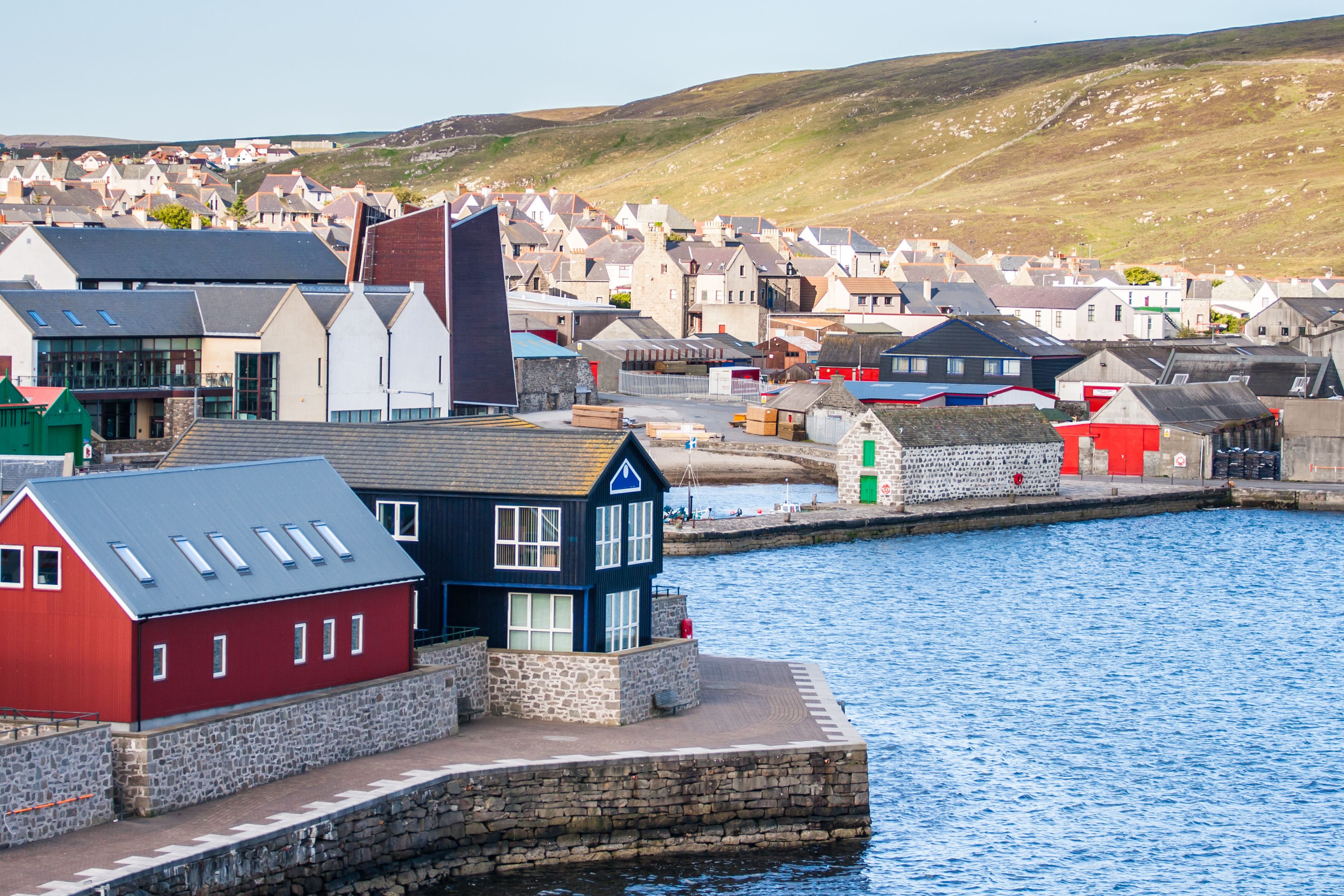 lerwick-town-center-under-blue-sky-lerwick-shetland-185205068