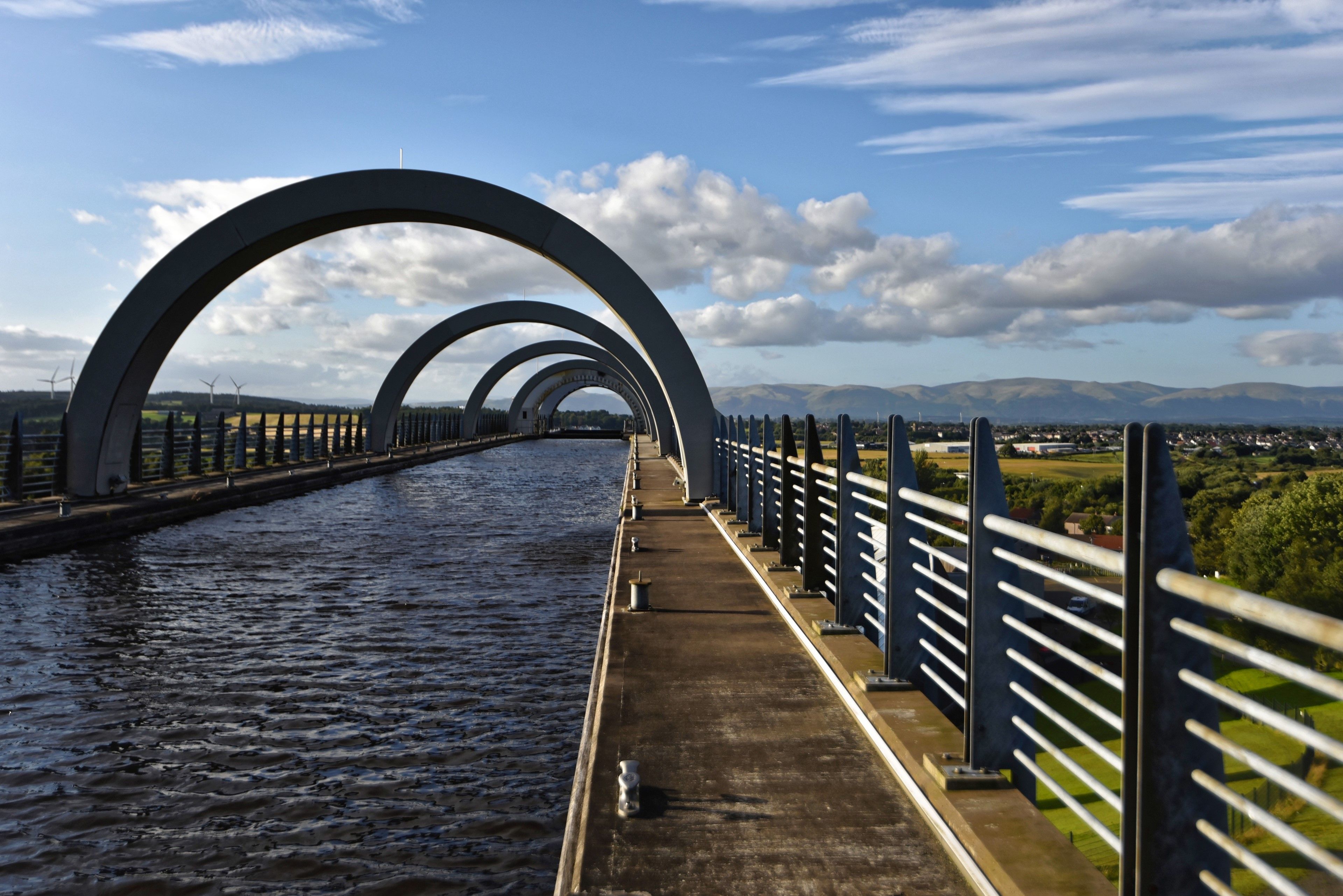 schottland-falkirk-wheel-wasserweg-zum-union-canal-137986242