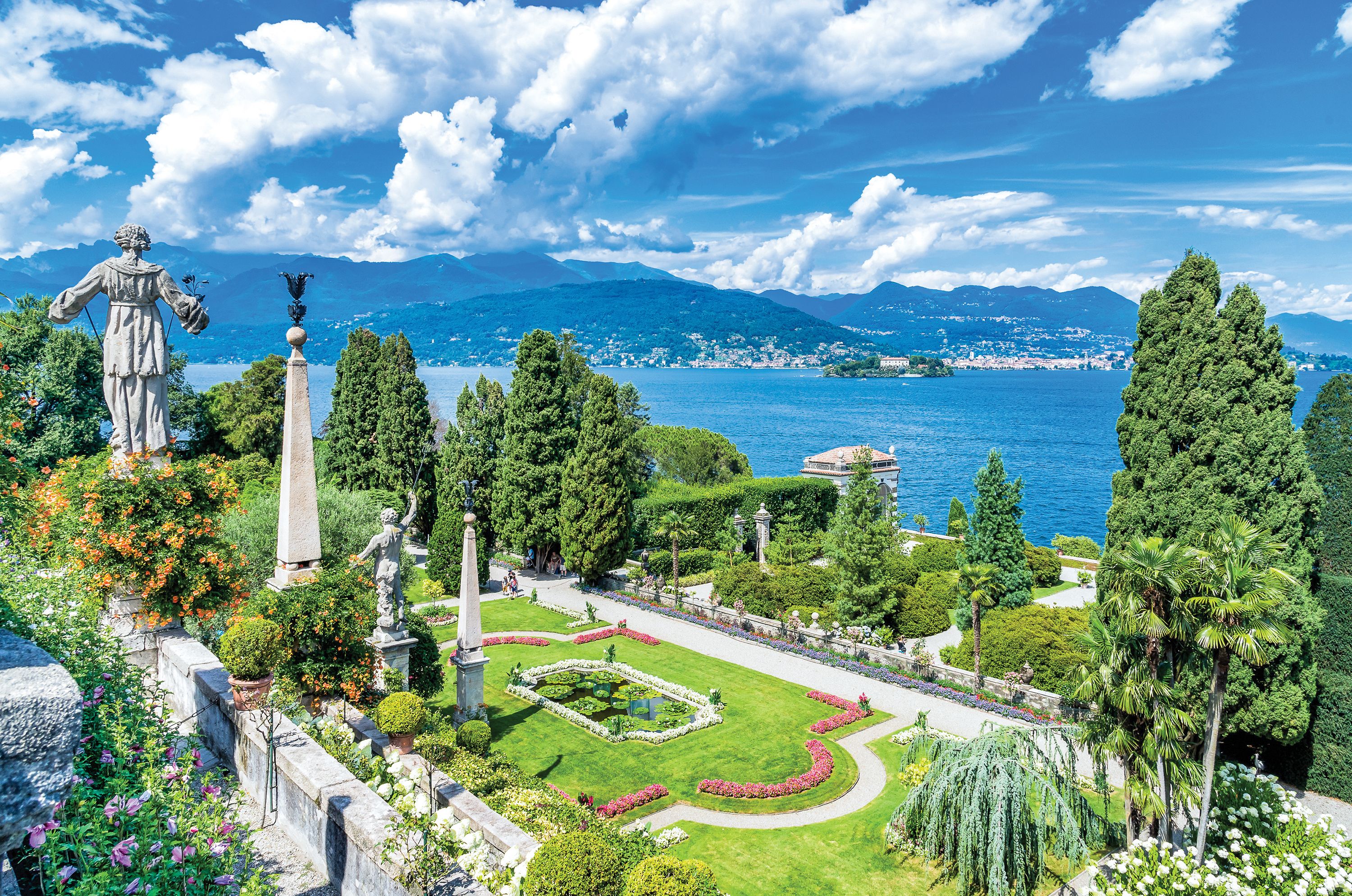 Villas and Gardens of the Italian Lakes