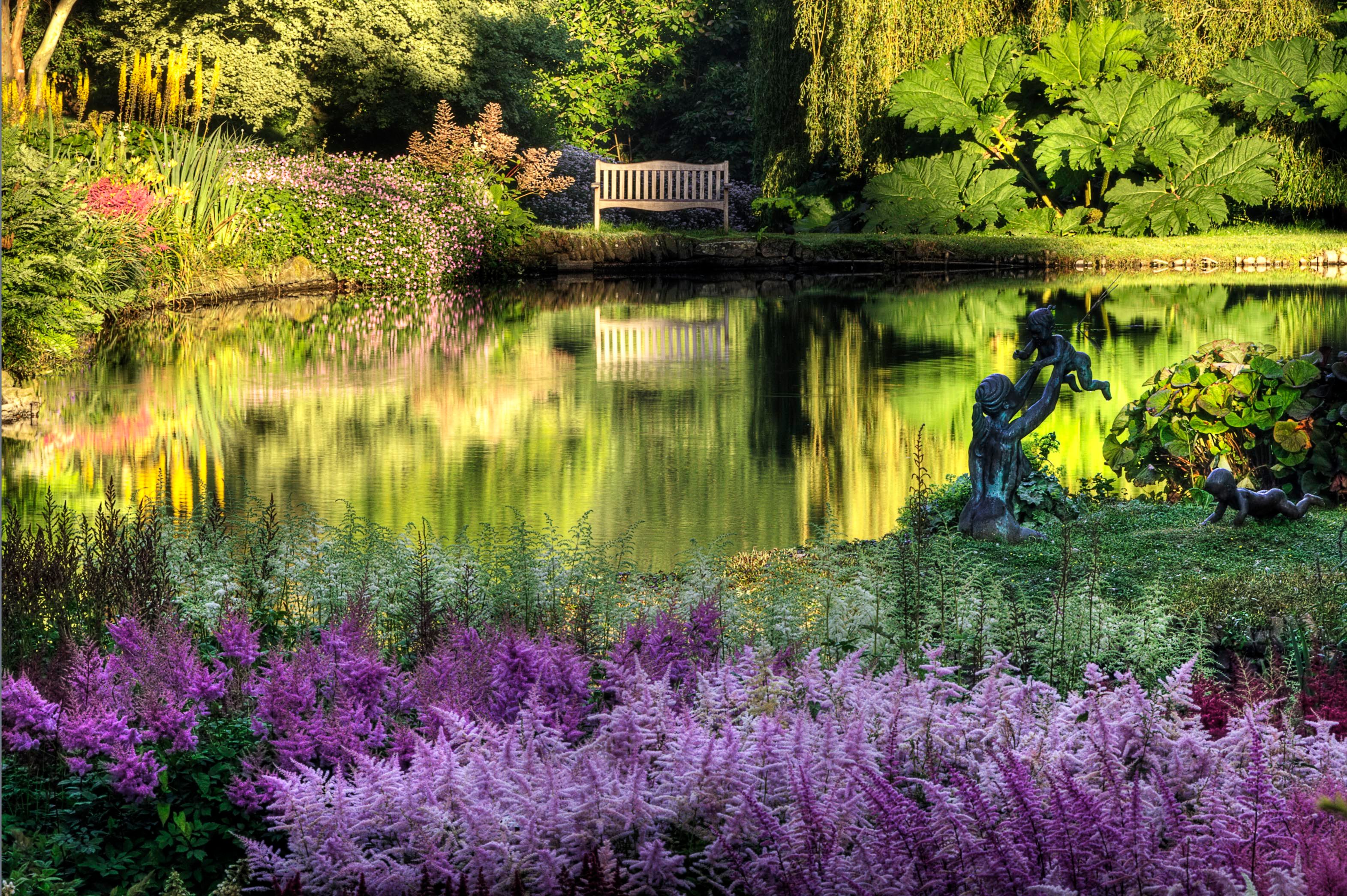 England: Delightful Summer Gardens of Devon