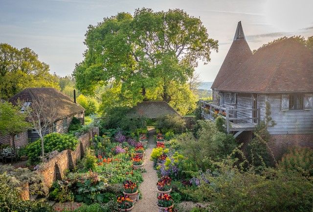 An Exclusive Visit to Perch Hill with Sarah Raven