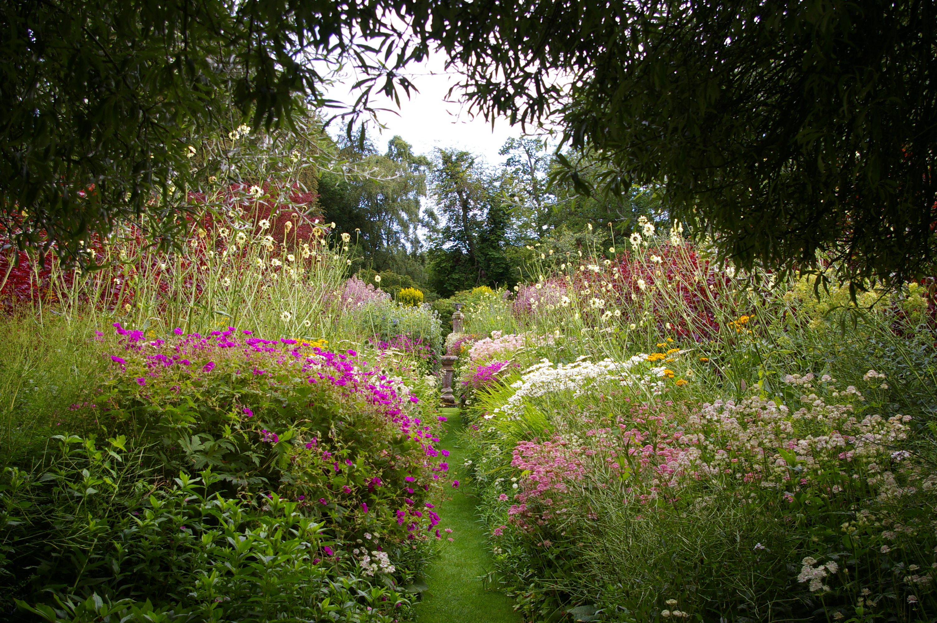 Scotland: Best of Angus Gardens feat. The V&A Dundee Future Gardens Exhibition