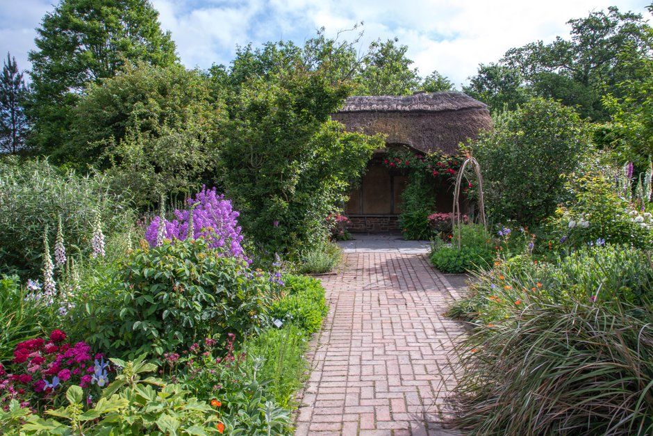 Spring Gardens of Devon